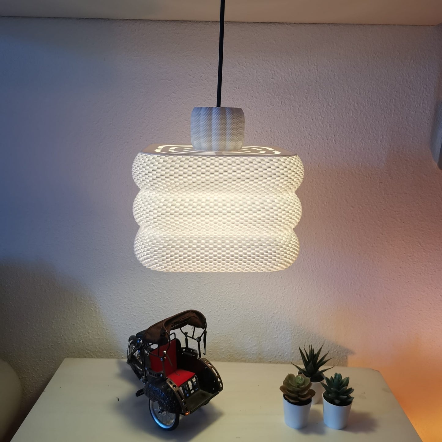 Silk Lantern | Handgjord Pendellampa i Modern & Tidlös Design